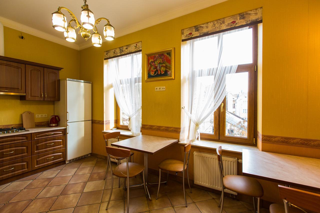 10 Rooms Lviv Exterior photo