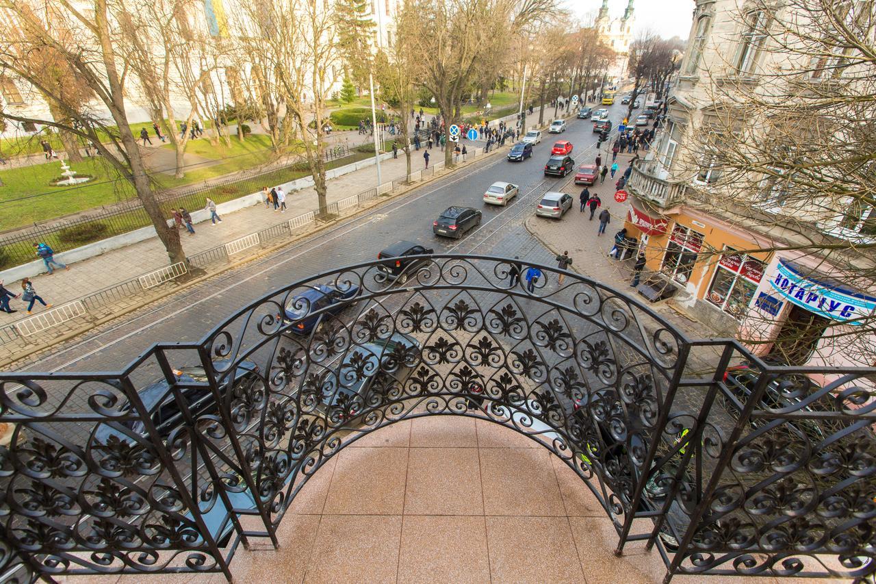 10 Rooms Lviv Exterior photo