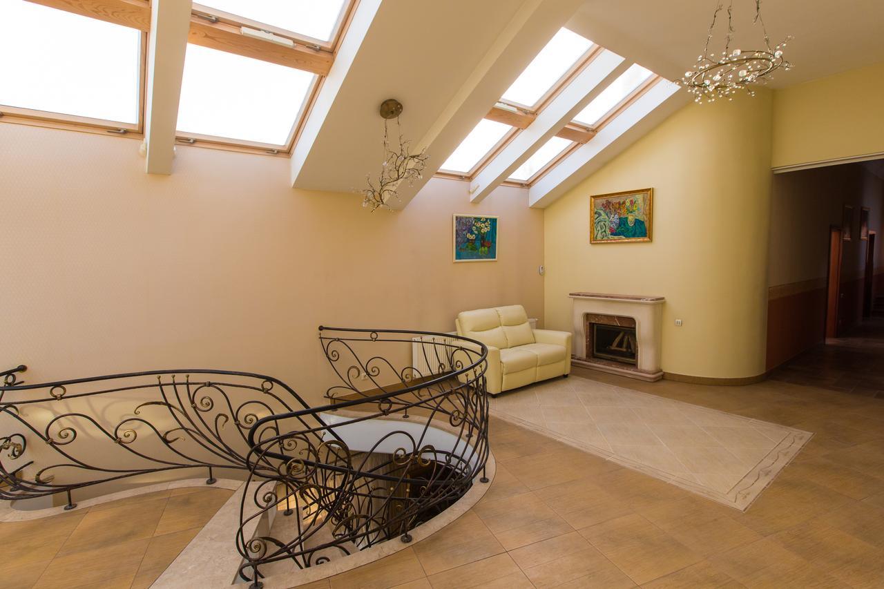 10 Rooms Lviv Exterior photo